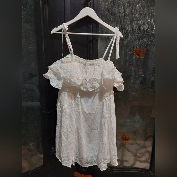 Davi & Dani Textured White Dress - Picture 2 of 4